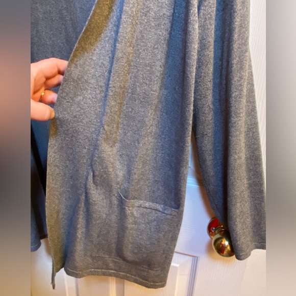 Women’s 1X Gray Hooded Open Front Cardigan Sweater with Pockets - Picture 3 of 5
